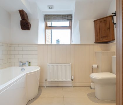 The Old Post Office Bedroom 2 Ensuite - StayCotswold