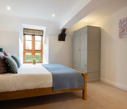 The Old Post Office Bedroom 2 - StayCotswold