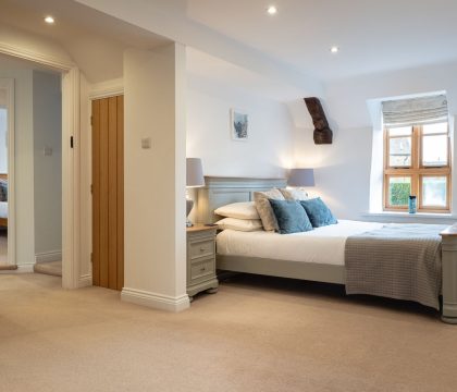 The Old Post Office Master Bedroom - StayCotswold