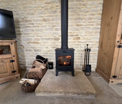 Fox Kitchen Living Area - StayCotswold