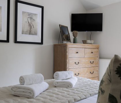 The Smithy Master Bedroom - StayCotswold