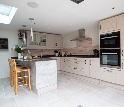 Fuschia Cottage Kitchen - StayCotswold
