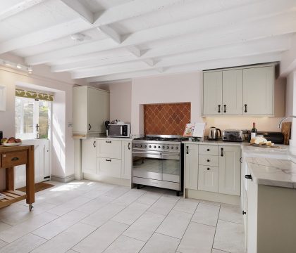 Archway House Kitchen - StayCotswold