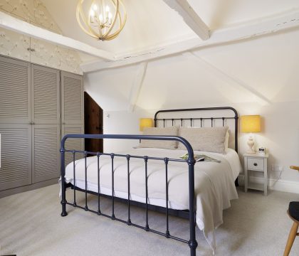 Archway House Bedroom 2 - StayCotswold