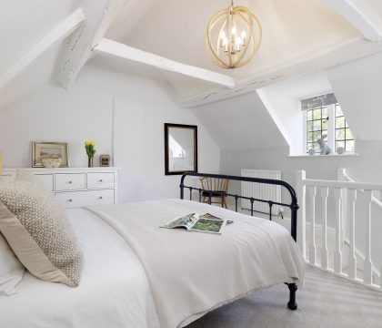 Archway House Bedroom 2 - StayCotswold