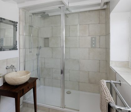 Archway House Bedroom 2 Ensuite - StayCotswold