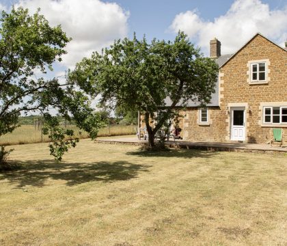 2 Manor Farm Cottage Garden - StayCotswold 