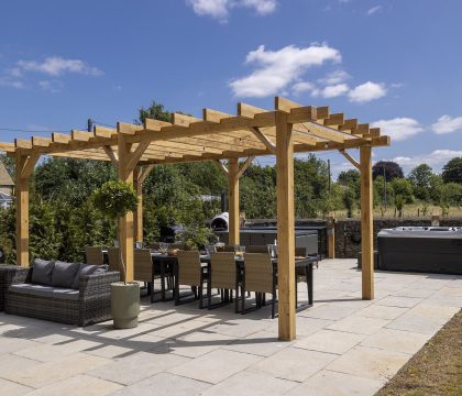 Green Farm Outside - StayCotswold