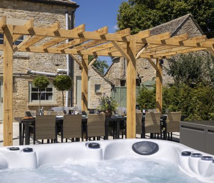 Green Farm Hot Tub - StayCotswold