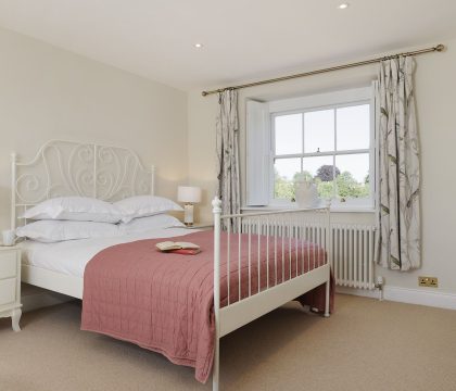 Green Farm Bedroom 3 - StayCotswold
