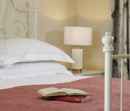 Green Farm Bedroom 3 - StayCotswold