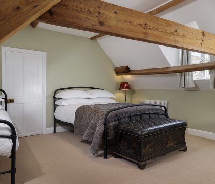 Green Farm Outside - StayCotswold