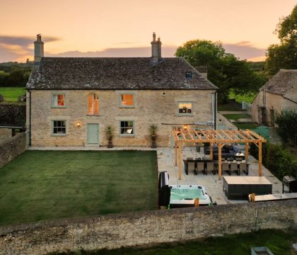 Green Farm Outside - StayCotswold
