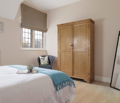 The Old Stores Bedroom 3 - StayCotswold