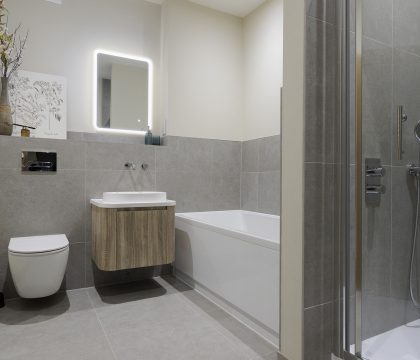 The Old Stores Family Bathroom - StayCotswold