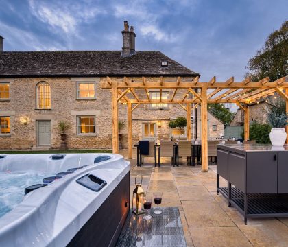 Green Farm Outside - StayCotswold