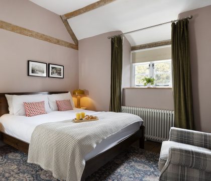 Winterberry Cottage Master Bedroom - StayCotswold