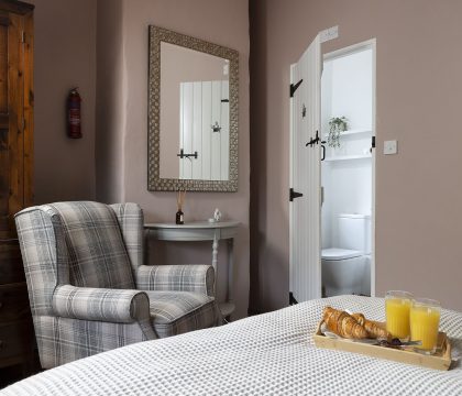 Winterberry Cottage Master Bedroom - StayCotswold