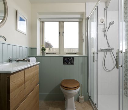 The Stables at Sturt Farm Family Bathroom - StayCotswold