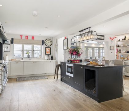 Honeysuckle House Kitchen - StayCotswold