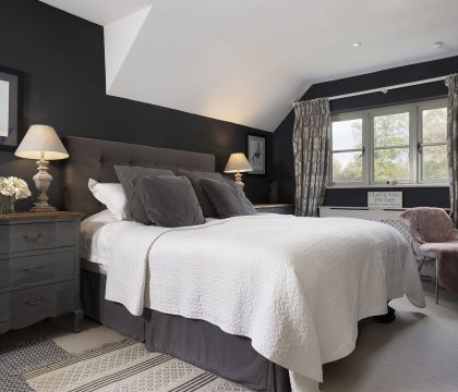 Honeysuckle House Master Bedroom - StayCotswold