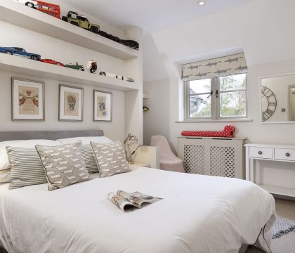 Honeysuckle House Bedroom 2 - StayCotswold