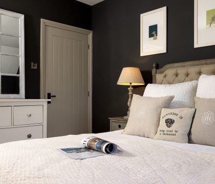 Honeysuckle House Bedroom 3 - StayCotswold