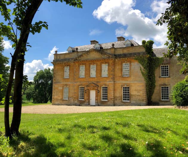 Broadwell Manor Estate frontage with green lawn