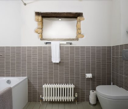 Waterside Cottage Bathroom - StayCotswold