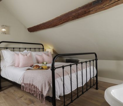 Flat 2 Martins House Bedroom 2 - StayCotswold
