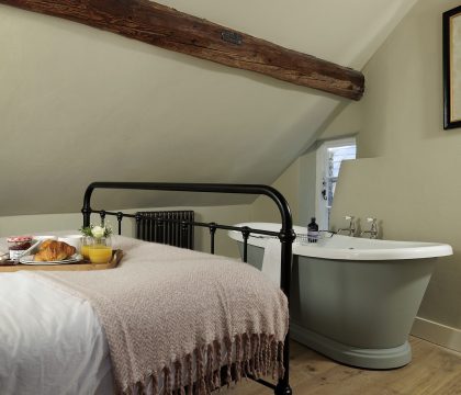 Flat 2 Martins House Bedroom 2 - StayCotswold
