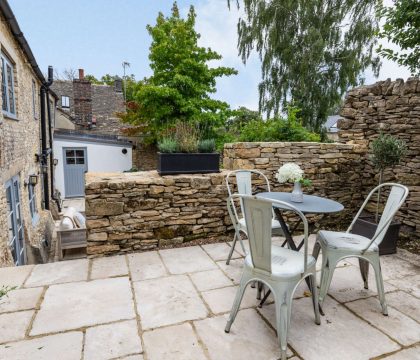 Manor Farm Cottage Patio - StayCotswold