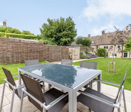 Manor Farm Cottage Garden - StayCotswold