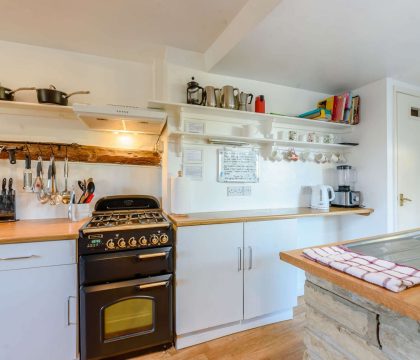 Steps Cottage Kitchen - StayCotswold