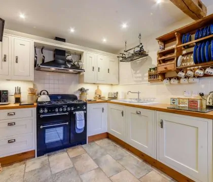 Rose Tree Cottage Kitchen - StayCotswold