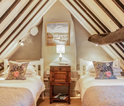 Pear Tree Cottage Bourton Twin Bedroom - StayCotswold