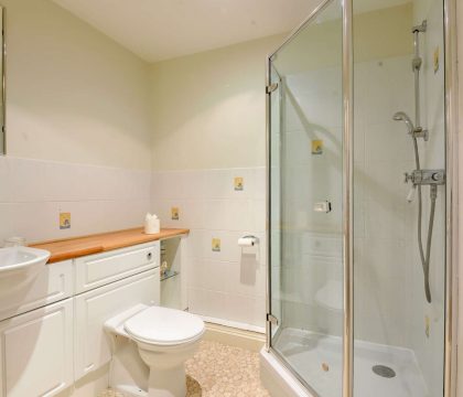 Landgate House Ensuite - StayCotswold