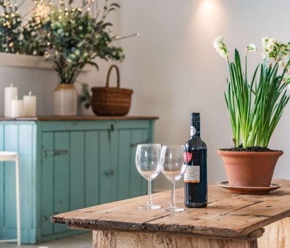 Ridge Barn Wine and Glasses - StayCotswold