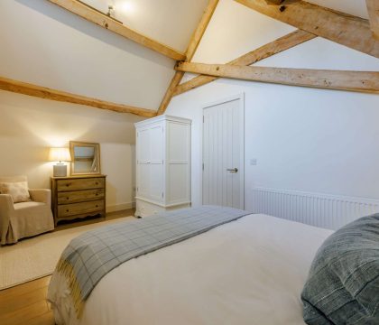 The Byre King Bedroom - StayCotswold