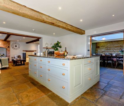 Stonewell Farmhouse Kitchen - StayCotswold 