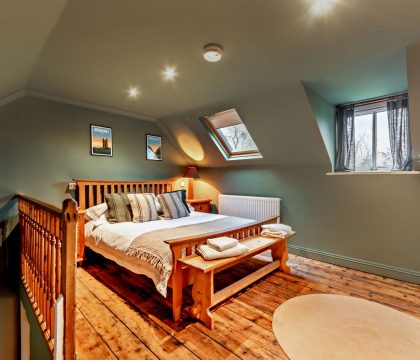 Holly Cottage Master Bedroom - StayCotswold