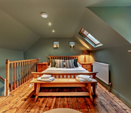 Holly Cottage Master Bedroom - StayCotswold