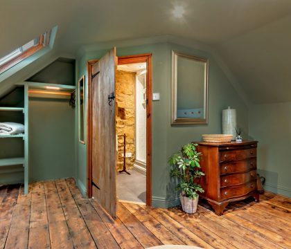Holly Cottage Master Bedroom - StayCotswold