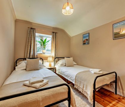 Holly Cottage Bedroom 3 - StayCotswold