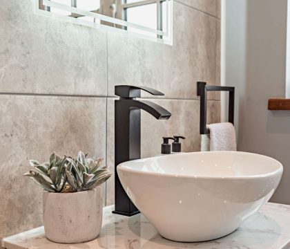 Ross House Family Bathroom - StayCotswold