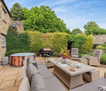 Stonelands Garden - StayCotswold