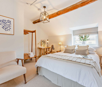 Rosewood Cottage Master Bedroom - StayCotswold