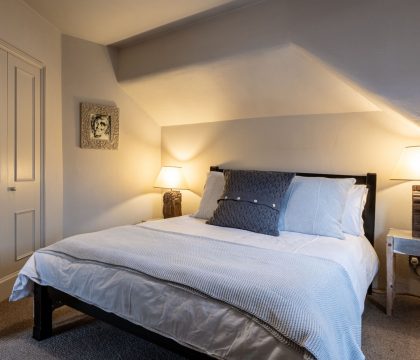 Pinkney House Bedroom 2 - StayCotswold