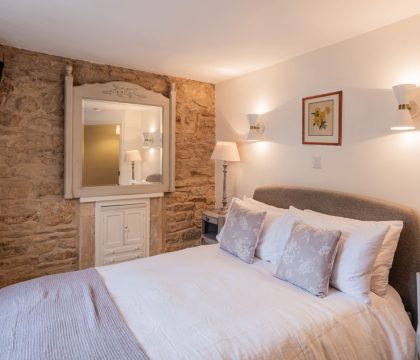 Archway Cottage Master Bedroom - StayCotswold