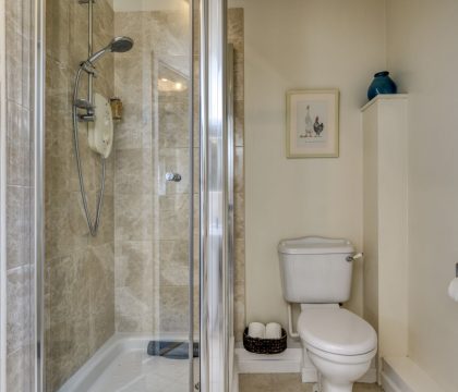 Augusta Cottage Master Bedroom Ensuite - StayCotswold